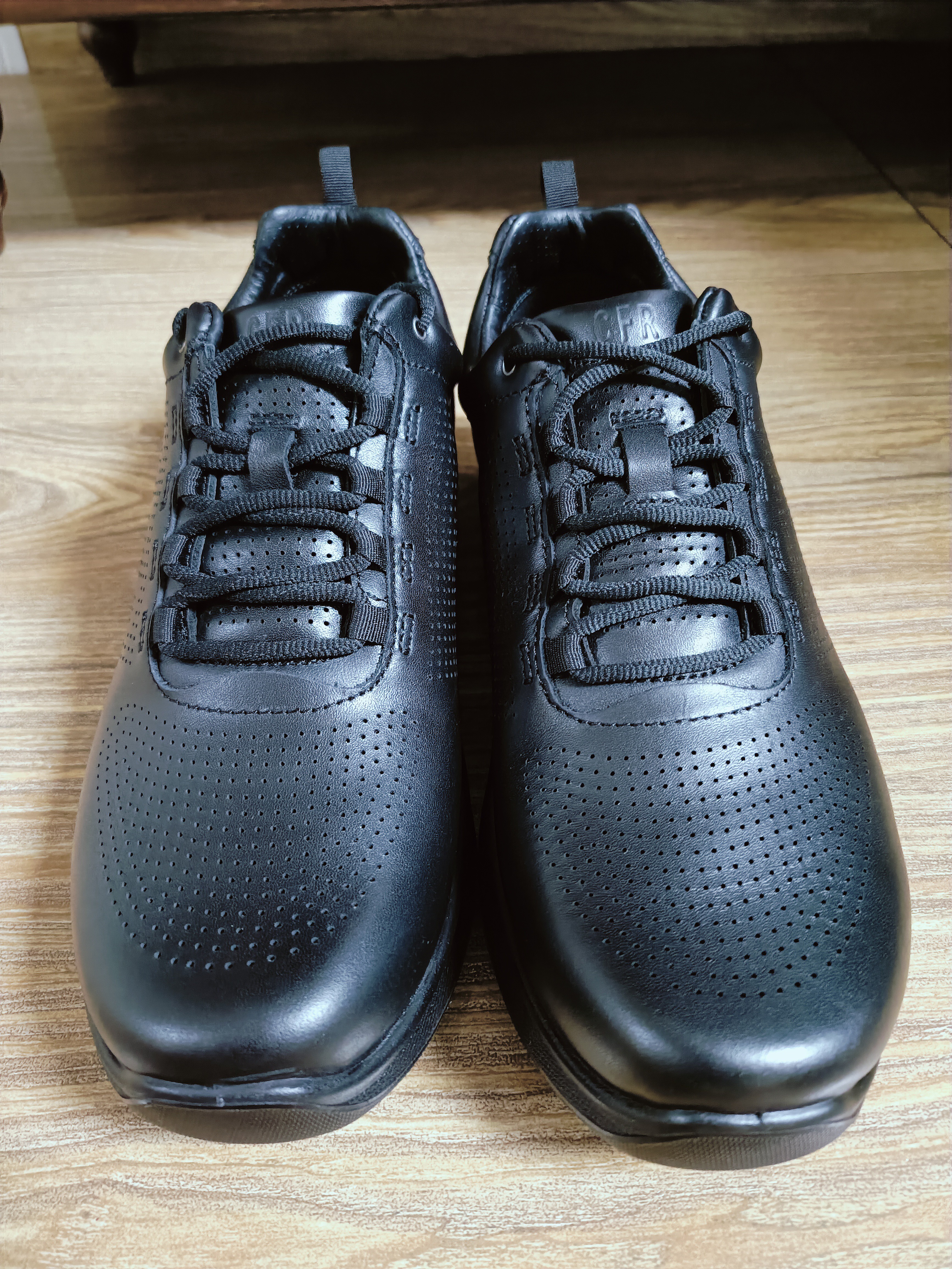 四季备勤休闲皮鞋男士户外百搭真皮减震黑色系带