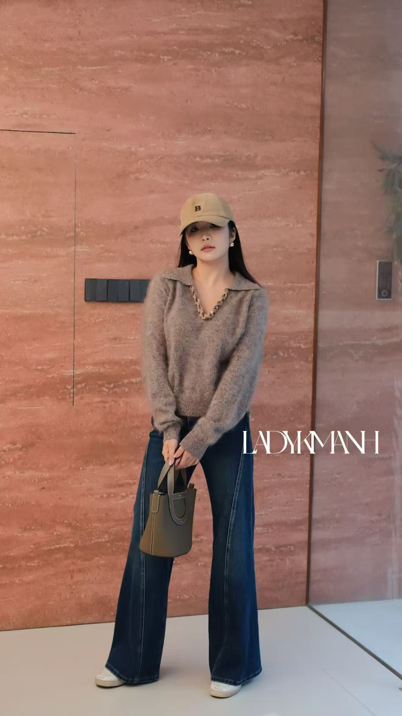 冬慵懒风V领长袖毛衣套头女2025新款洋气减龄宽松休闲上衣潮