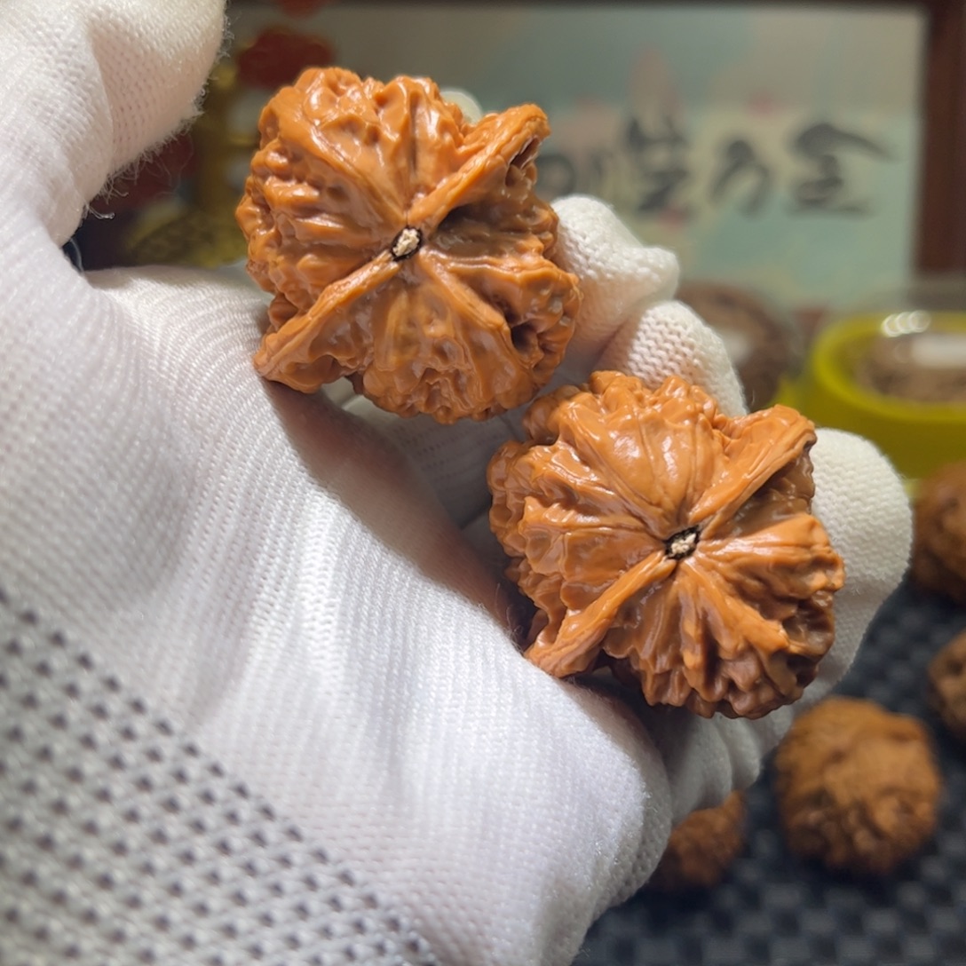 文玩核桃吊坠观音渡