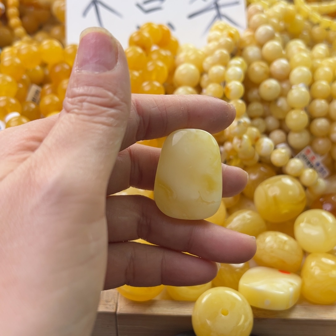 琥珀珠宝奇石未镶嵌
