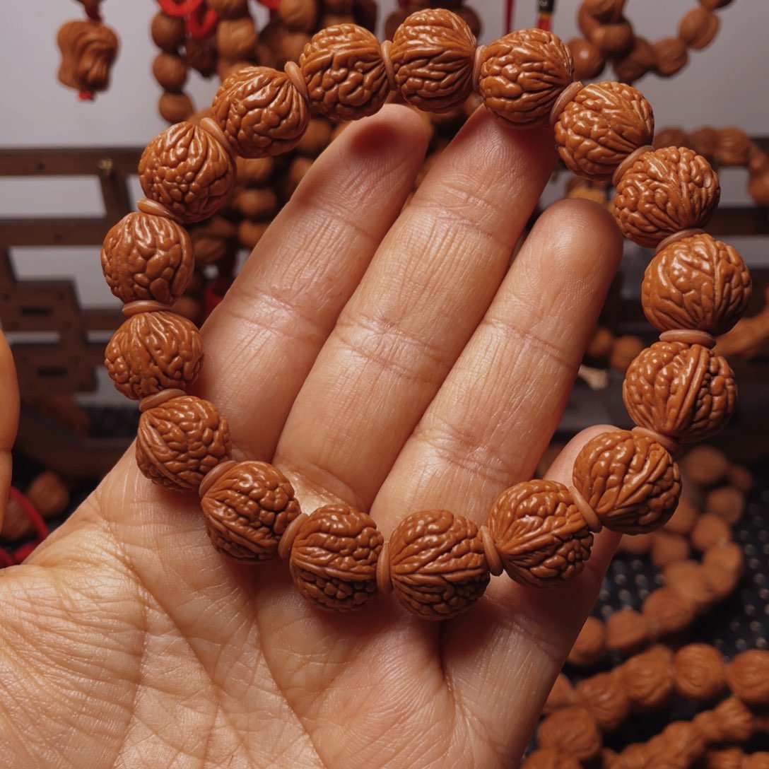 木质类龙纹桃枭手串