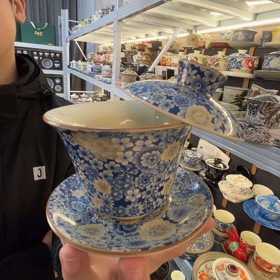 这些盖碗很漂亮！！！