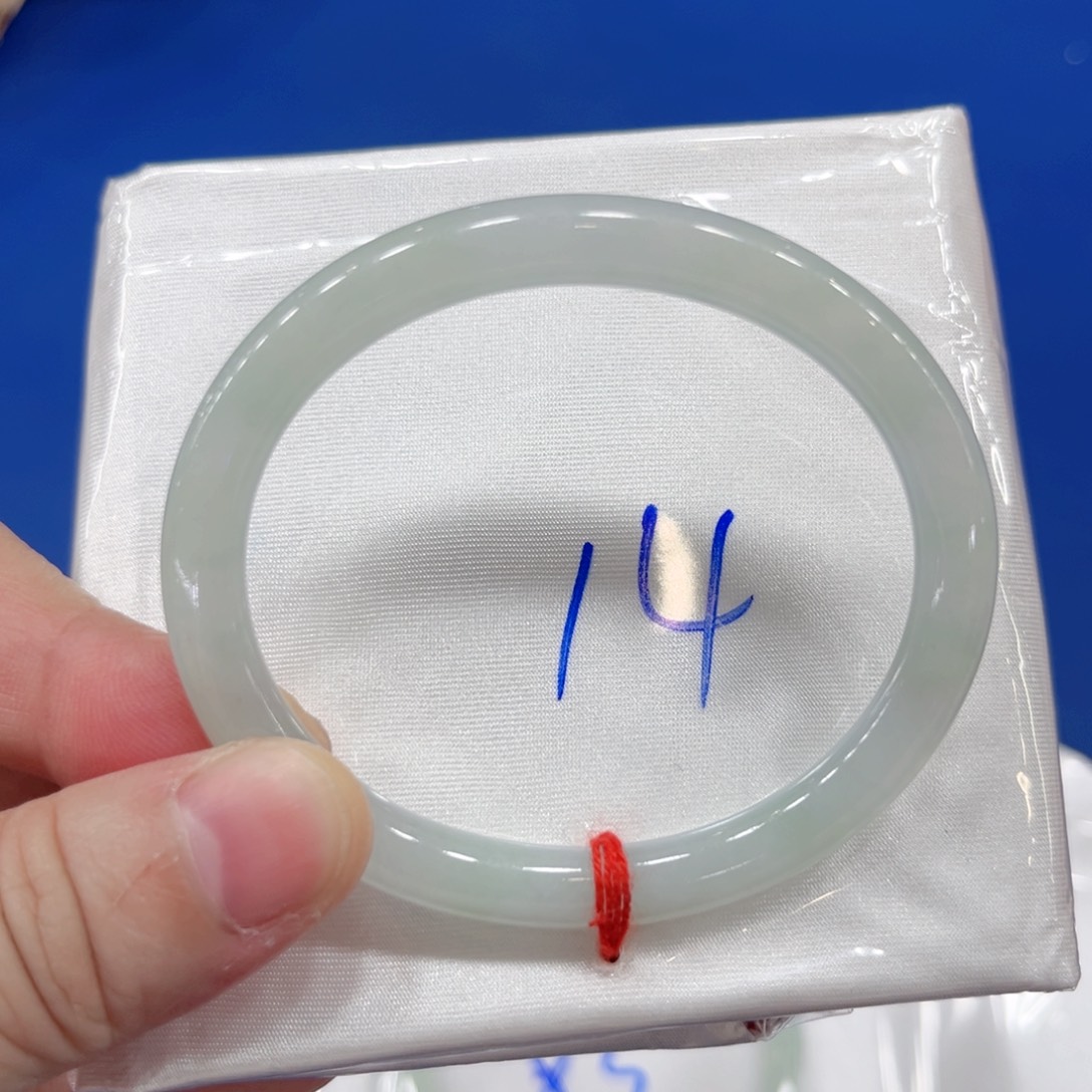 翡翠未镶嵌手镯52.6贵