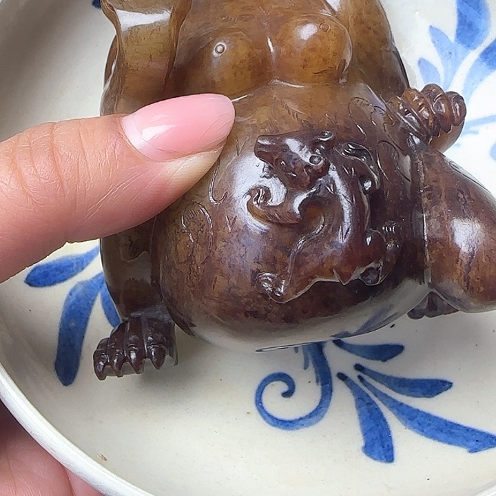 用****?直播间里放了个视频
