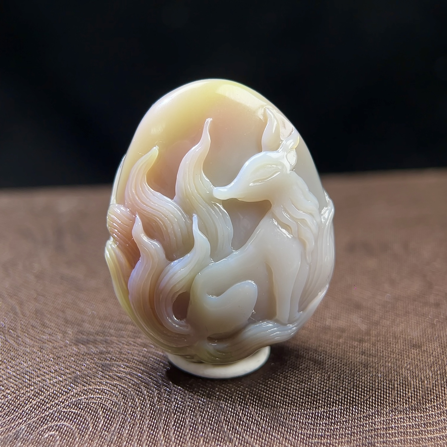 天然老矿盐源玛瑙俏色九尾狐吊坠挂件精工雕刻约25.6*31.7*14.7m+