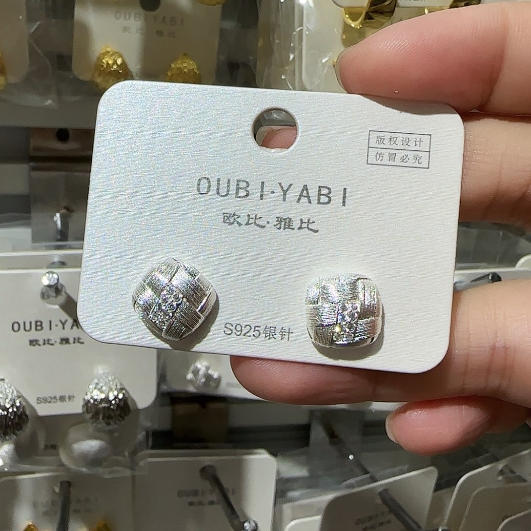 锆石纯铜合金银色耳钉