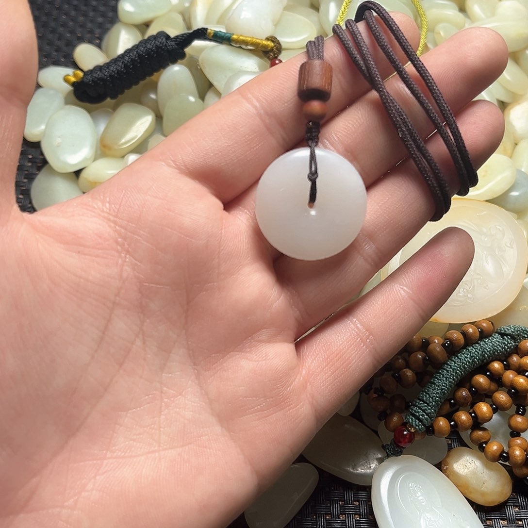 和田玉（糖玉）颈饰未镶嵌小*圆