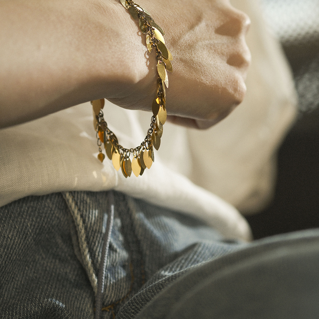 周帝王电黑工艺黄金简约时尚百搭树叶亮片流苏精致手链
