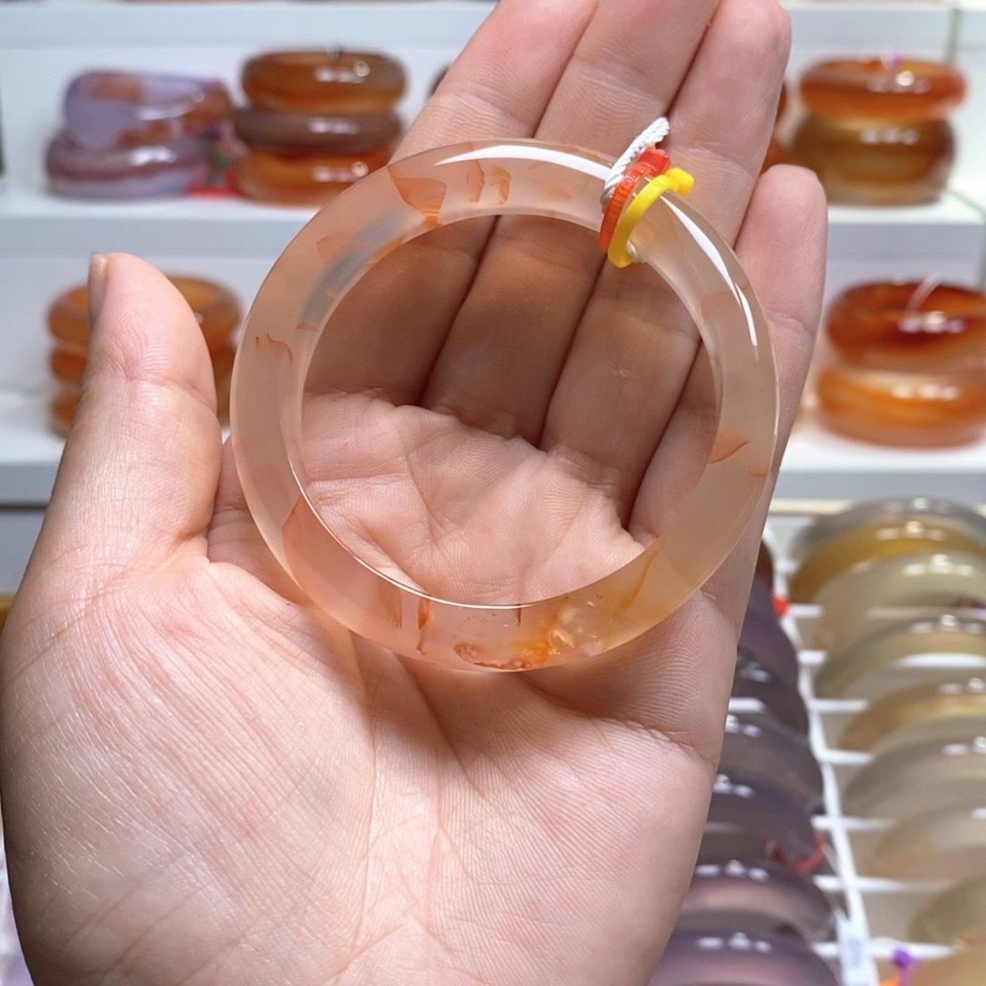 玛瑙/玉髓手镯未镶嵌姚*有晶点