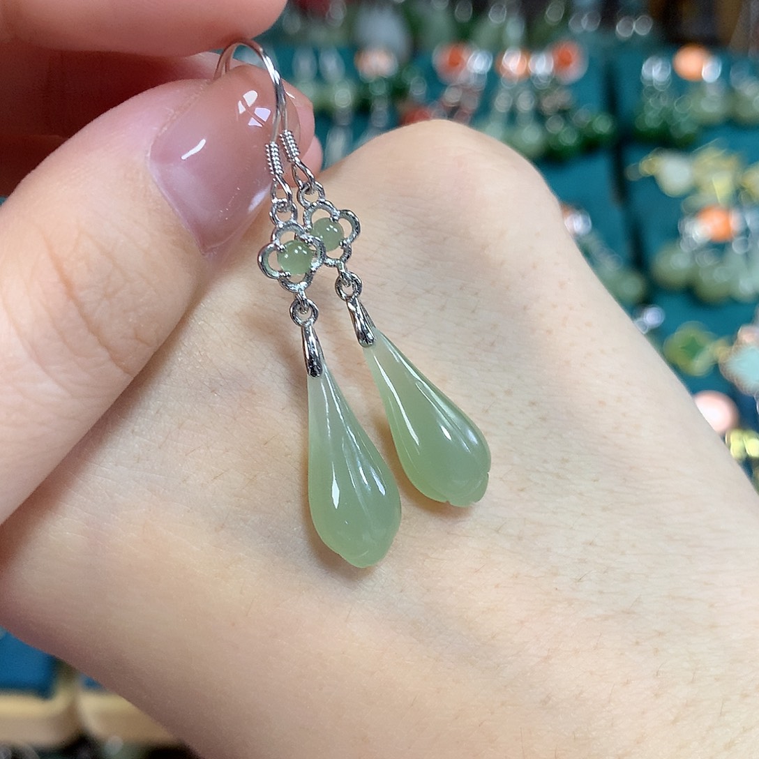 和田玉银S925镶嵌耳饰玉兰花卡19+左右