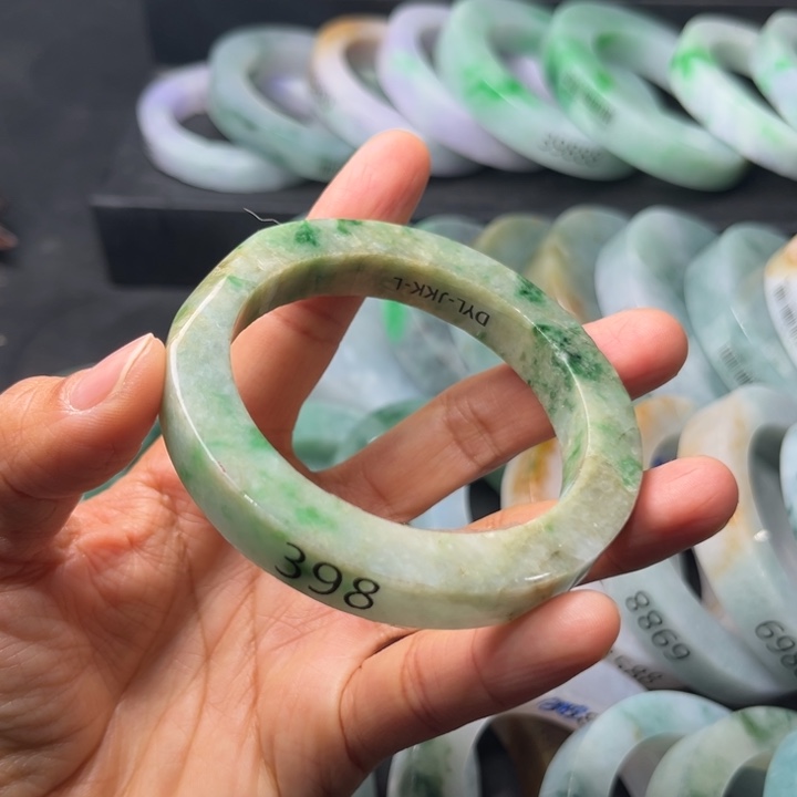 定制翡翠未镶嵌手镯