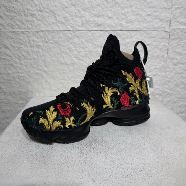 全新未使用 NIKE/耐克 40码 KITH 詹姆斯15 黑金花卉 球鞋