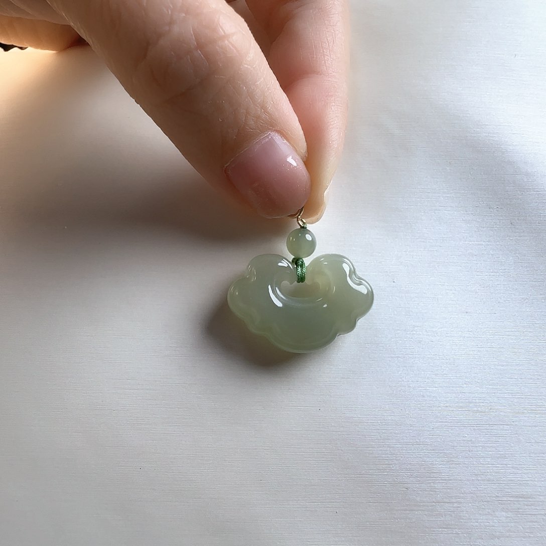 和田玉颈饰未镶嵌刺****方