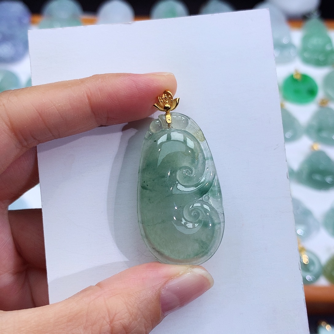 翡翠18K金镶嵌颈饰翡翠吊坠