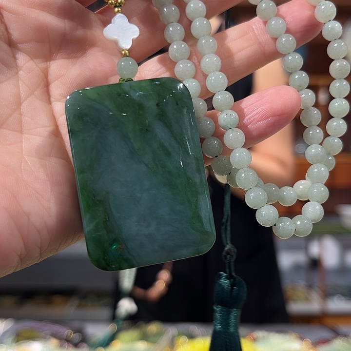 颈饰未镶嵌和田玉（糖玉）