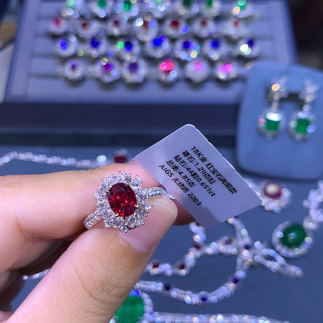 戒指18K金镶嵌红宝石