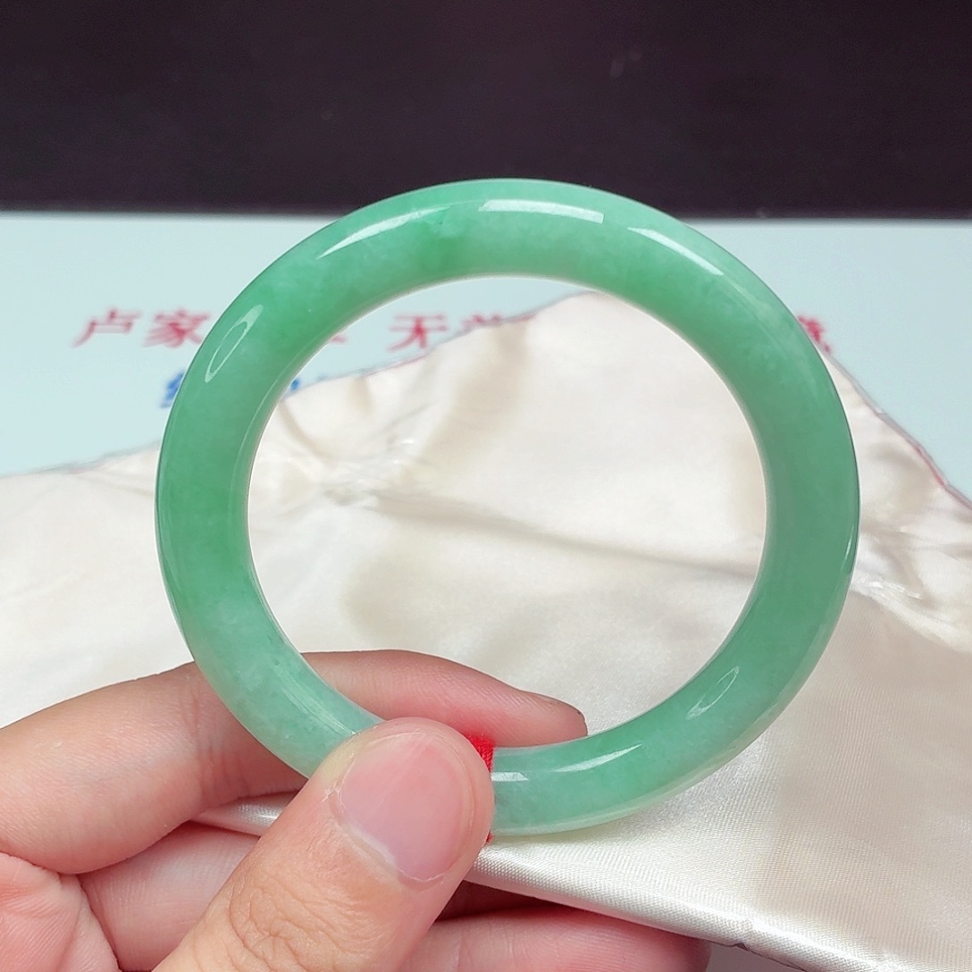 张***子翡翠未镶嵌手镯55圈口