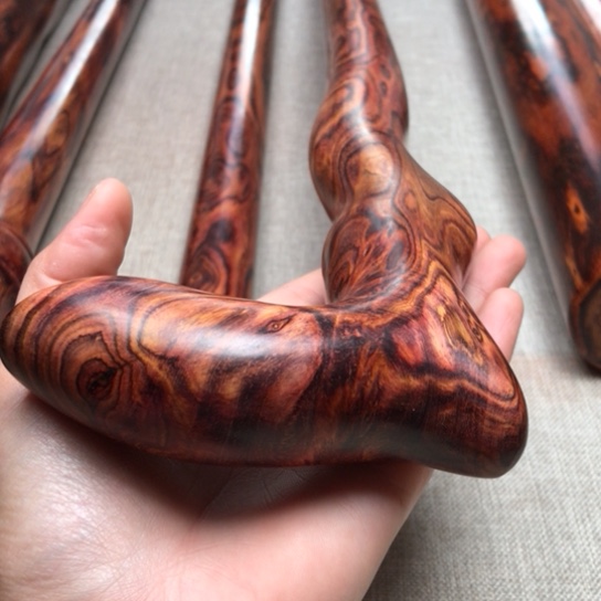 阳***》海南黄花梨一个拐仗