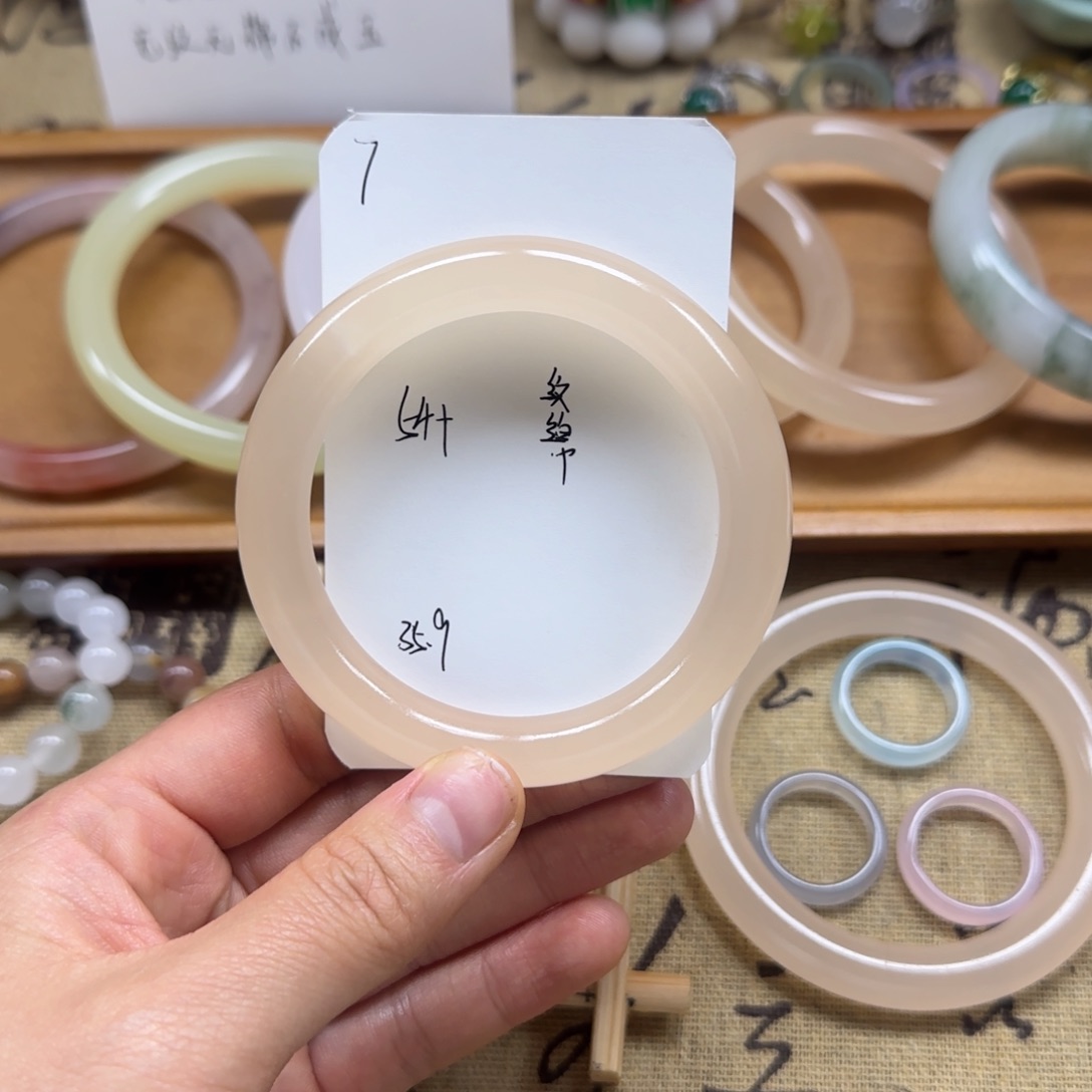 石英质玉手镯未镶嵌7