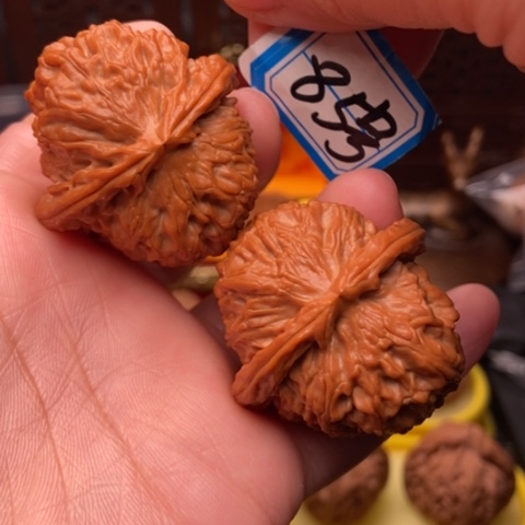 文玩核桃吊坠三角白40.4