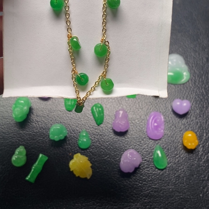 翡翠未镶嵌颈饰挂件