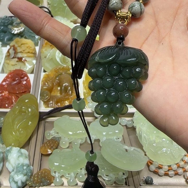 蛇纹石玉吊坠未镶嵌