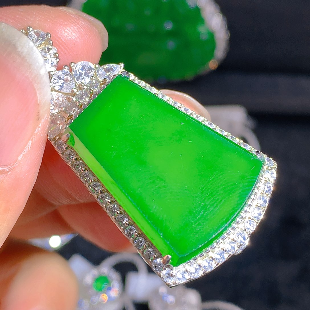 翡翠颈饰银S925镶嵌吊坠