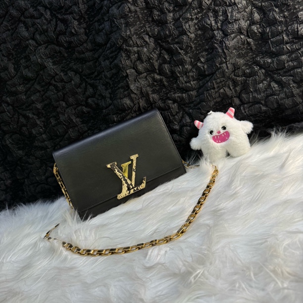 95新 LouisVuitton/路易威登 LV黑色信封链条单肩包