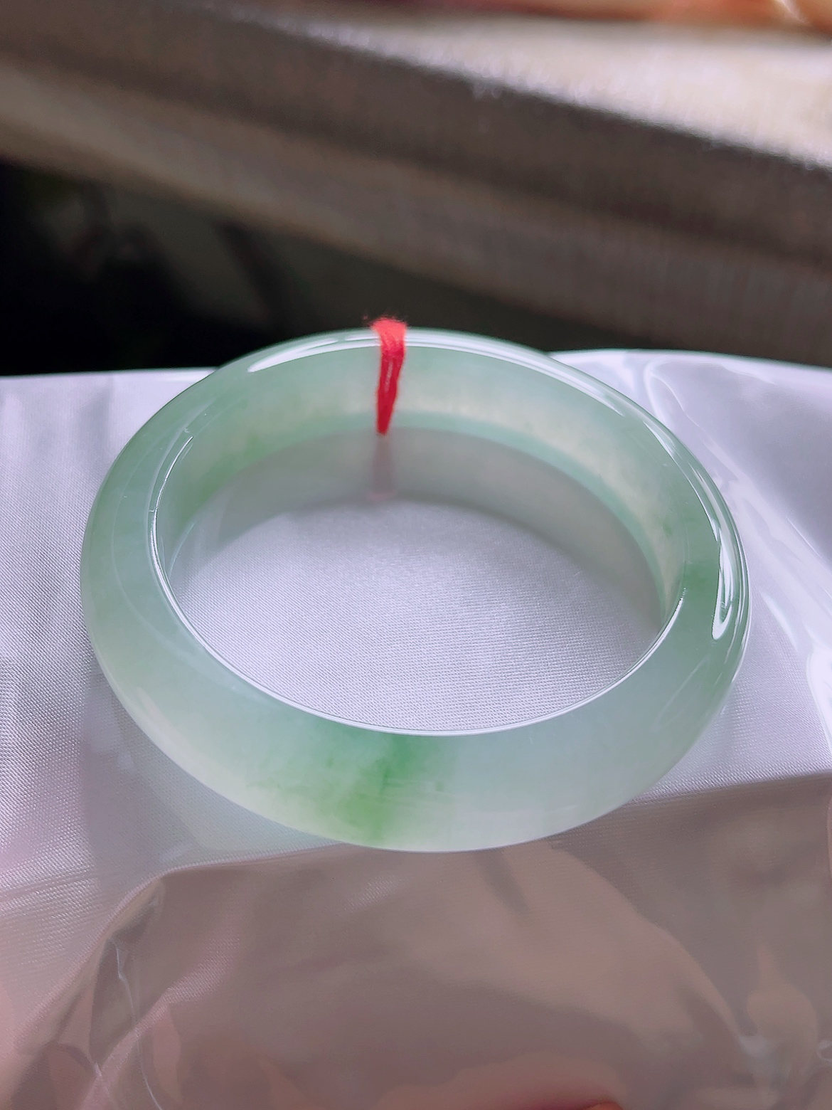 天然缅甸A货纯天然翡翠 正品女款时尚冰种起胶57.3圈宽边手镯