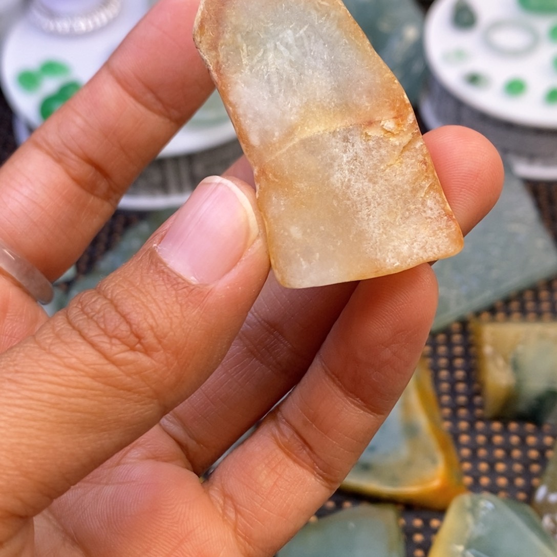 翡翠颈饰未镶嵌阳*翡翠