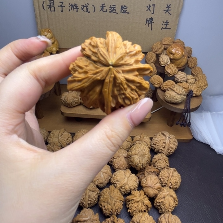 醉***Z吊坠桃核野牛角单只异型有瑕有黄