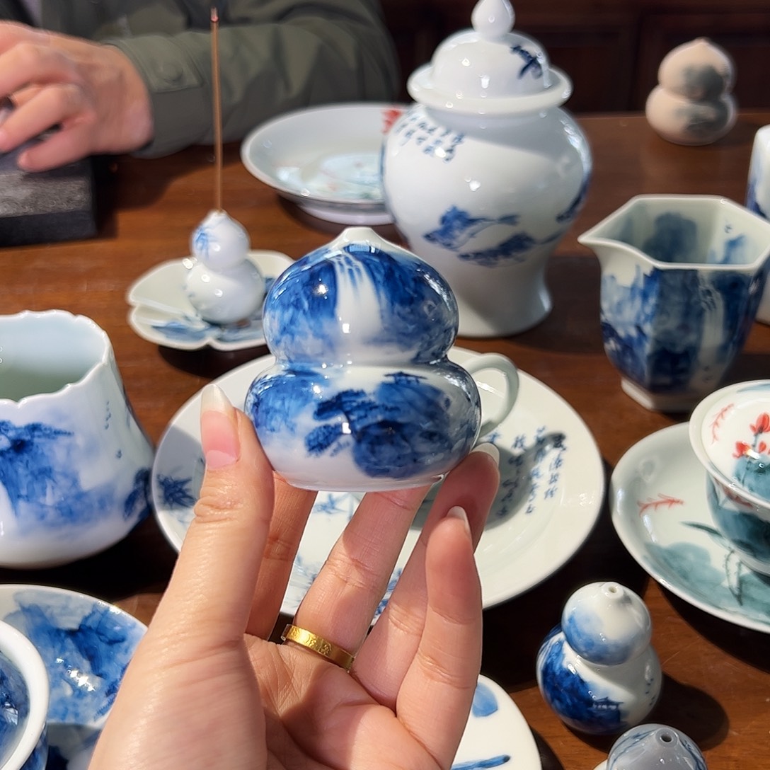 *****青花手绘山水香炉