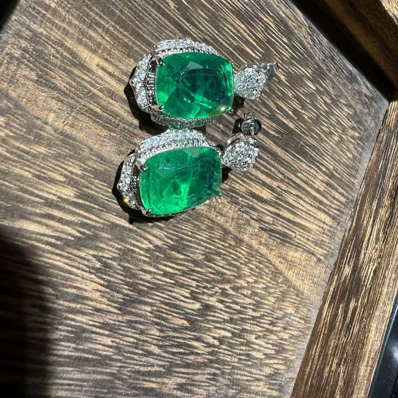 【国检证书+运费险】收藏级 祖母绿耳钉-B659