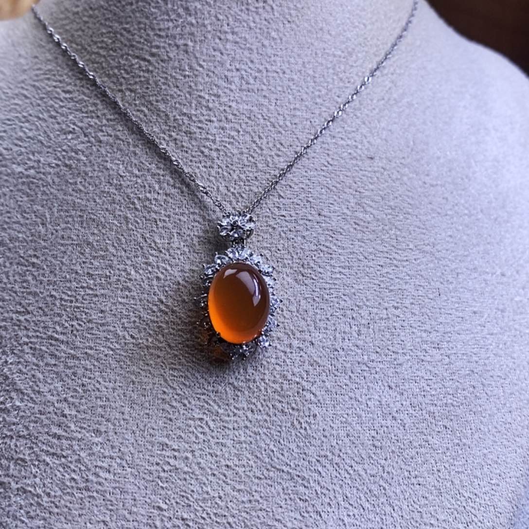 颜***馨岫玉银S925镶嵌颈饰