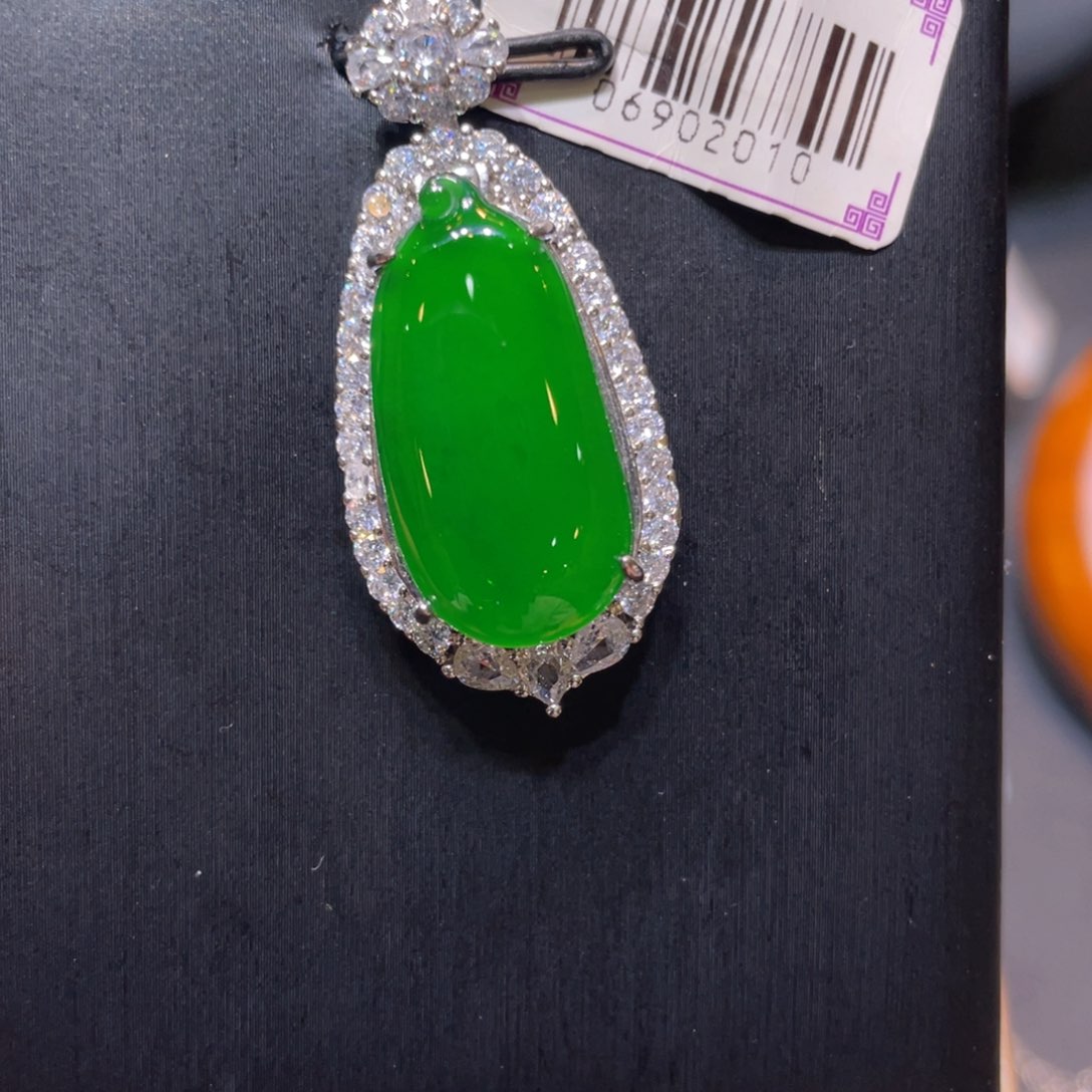 翡翠未镶嵌颈饰吊坠