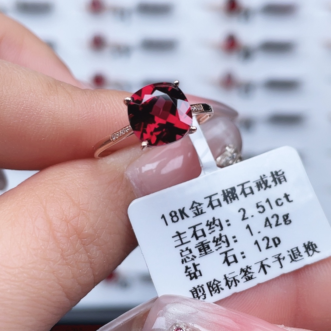 戒指18K金镶嵌石榴石