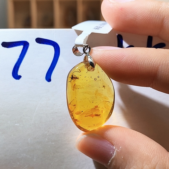 未镶嵌颈饰琥珀琥珀虫珀吊坠