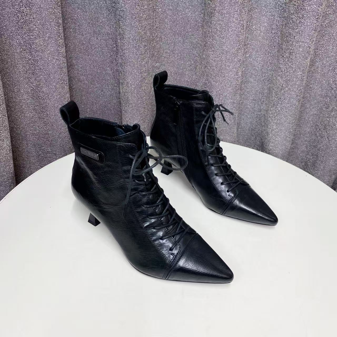 C9579  黑色  时尚秋冬侧拉链尖头2025新款女真皮时装短靴 