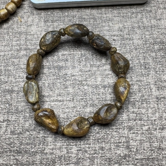 沉香手串顺****讯棋楠树丁手串1.2/13