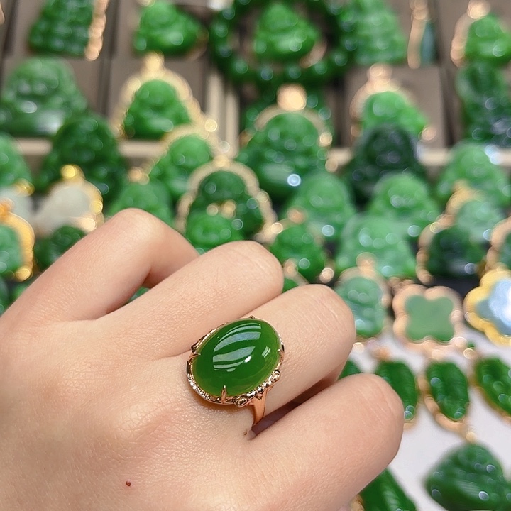 和田玉（碧玉）戒指18K金镶嵌