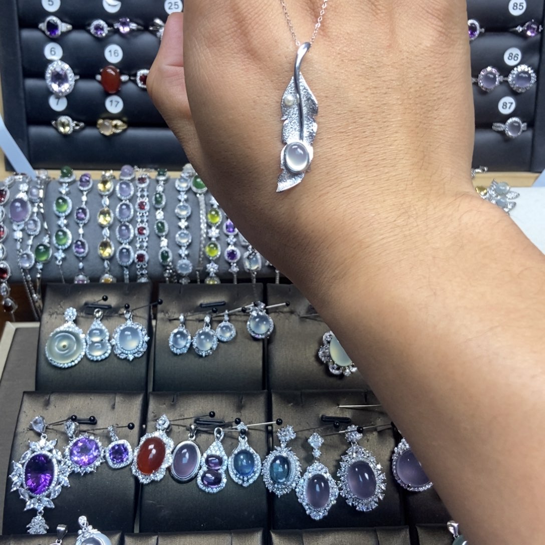 银S925镶嵌蛇纹石玉手镯身****.