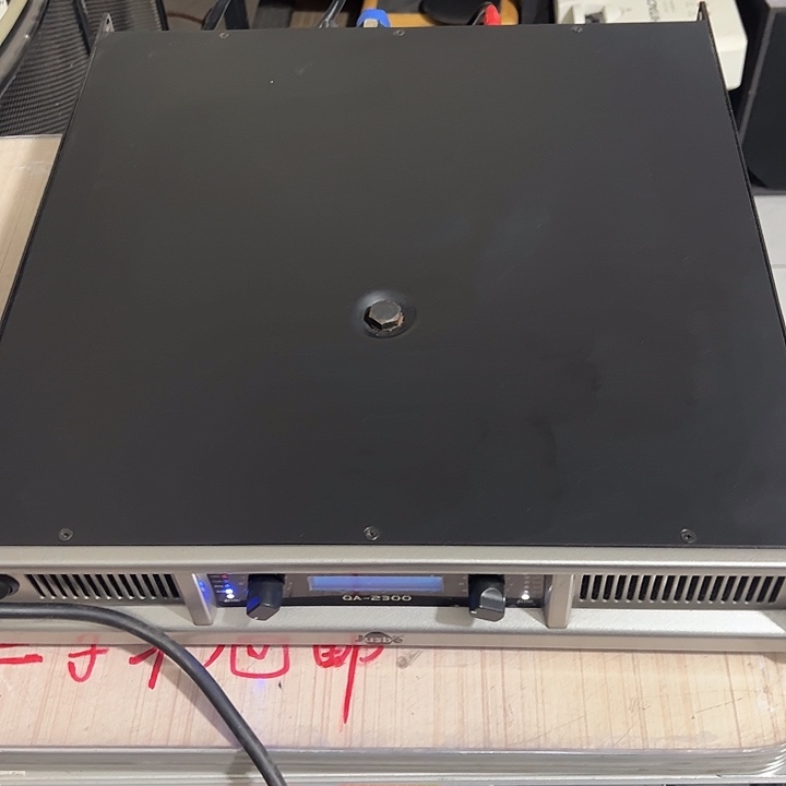 8新后级功放一台 左边有故障 需要维修 运费到付