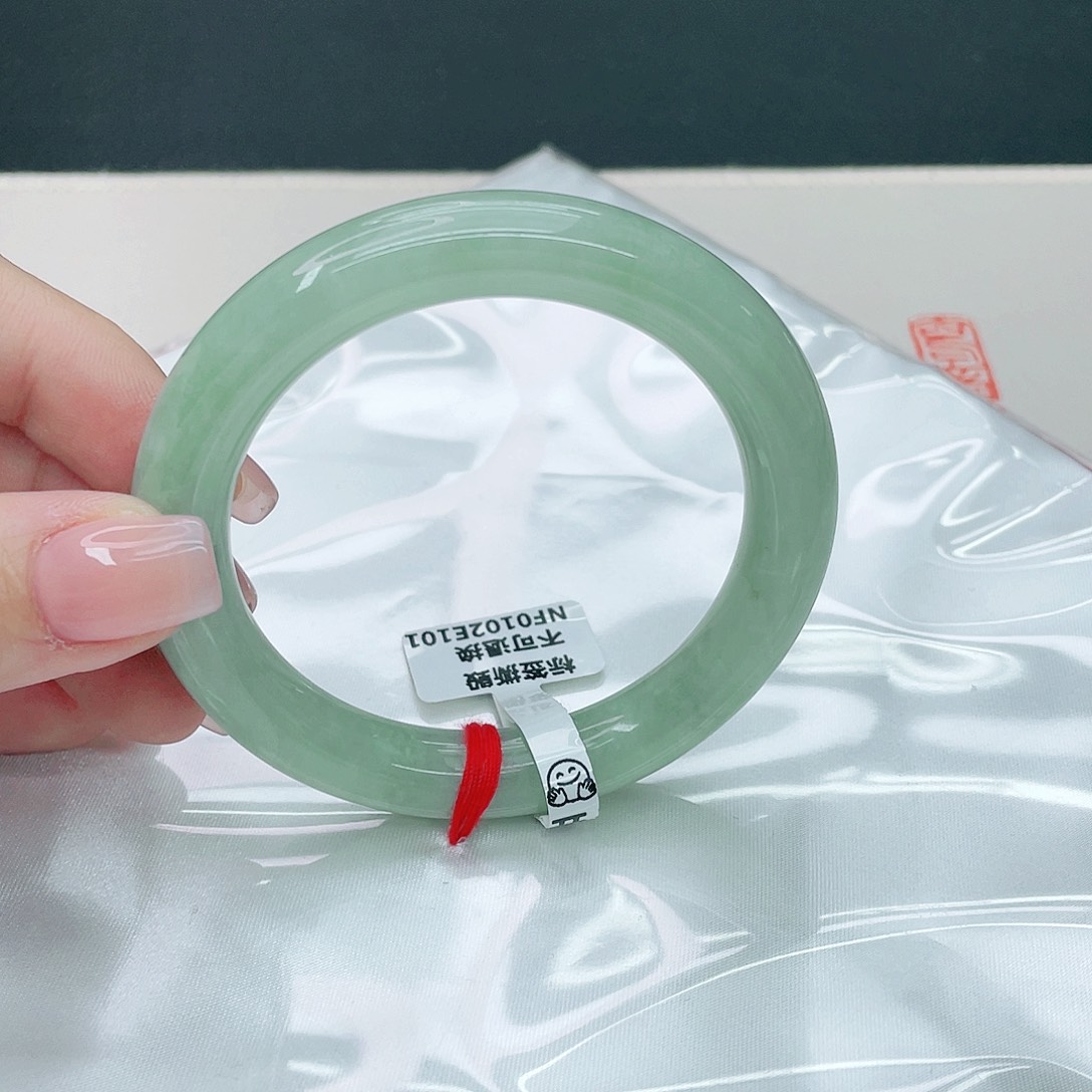 翡翠手镯未镶嵌圆55.8