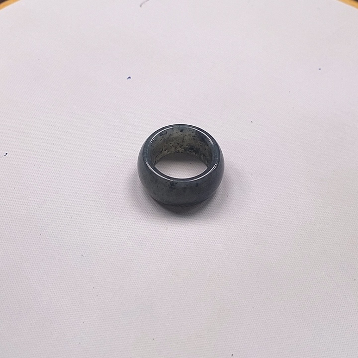 和田玉戒指未镶嵌青花