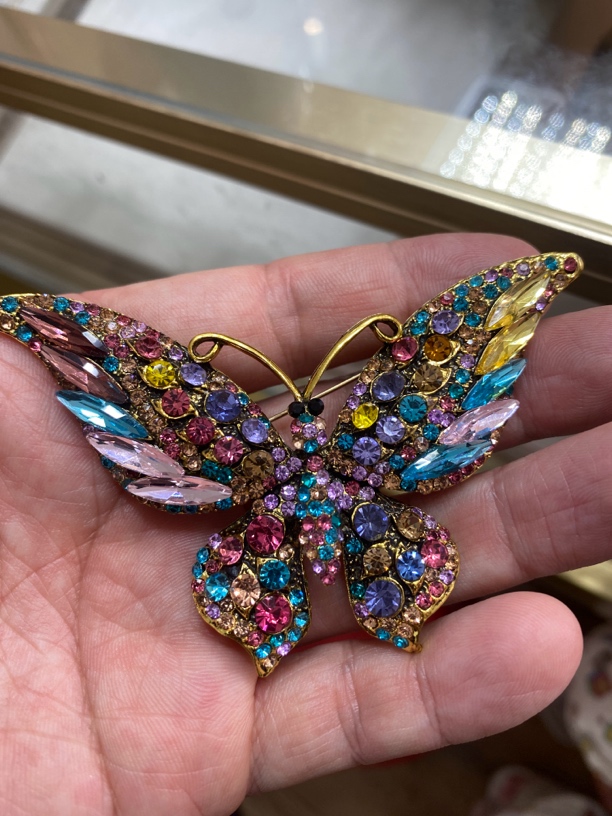 铜合金合成锆石胸针 蝴蝶七彩胸针