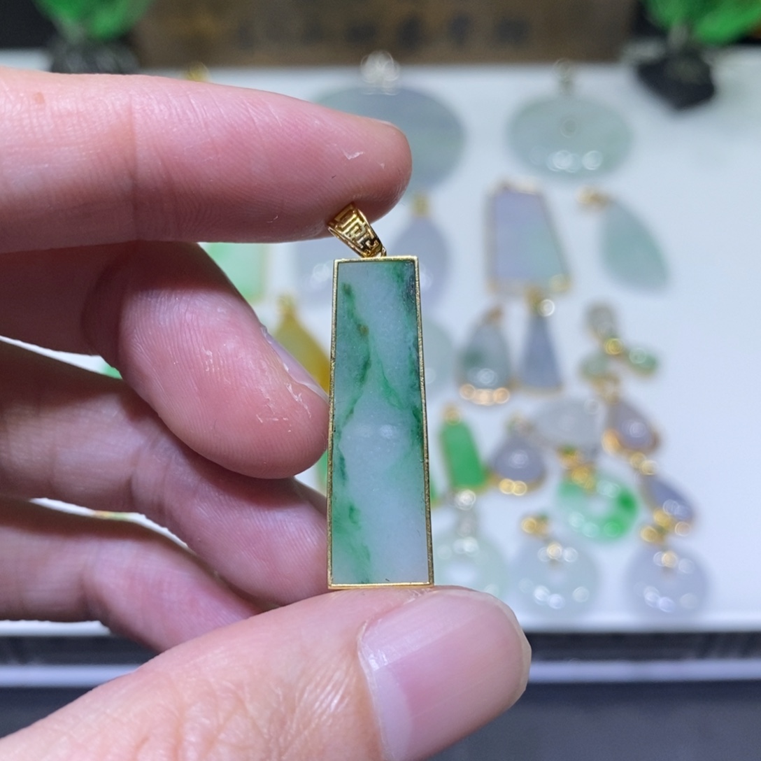 翡翠18K金镶嵌吊坠(不含链)