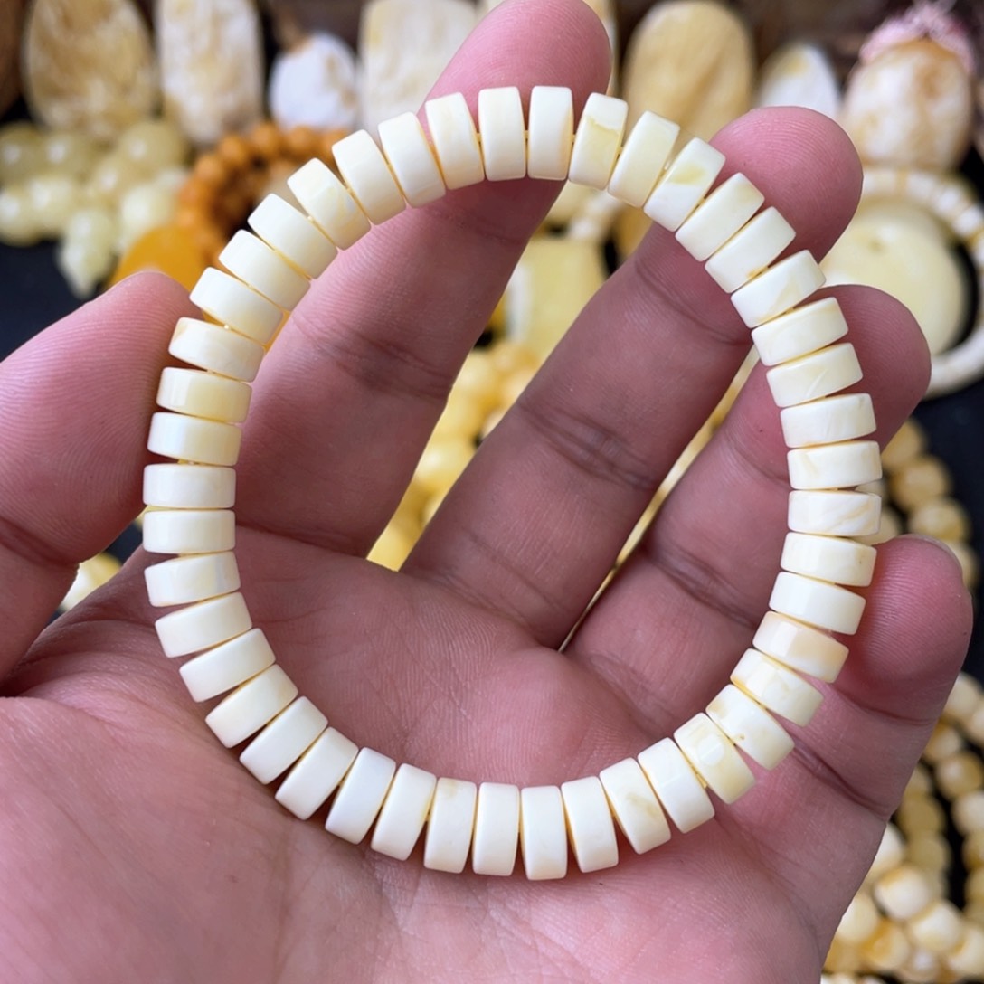 琥珀手串未镶嵌8+俄料全瓷白药片手串（微瑕）