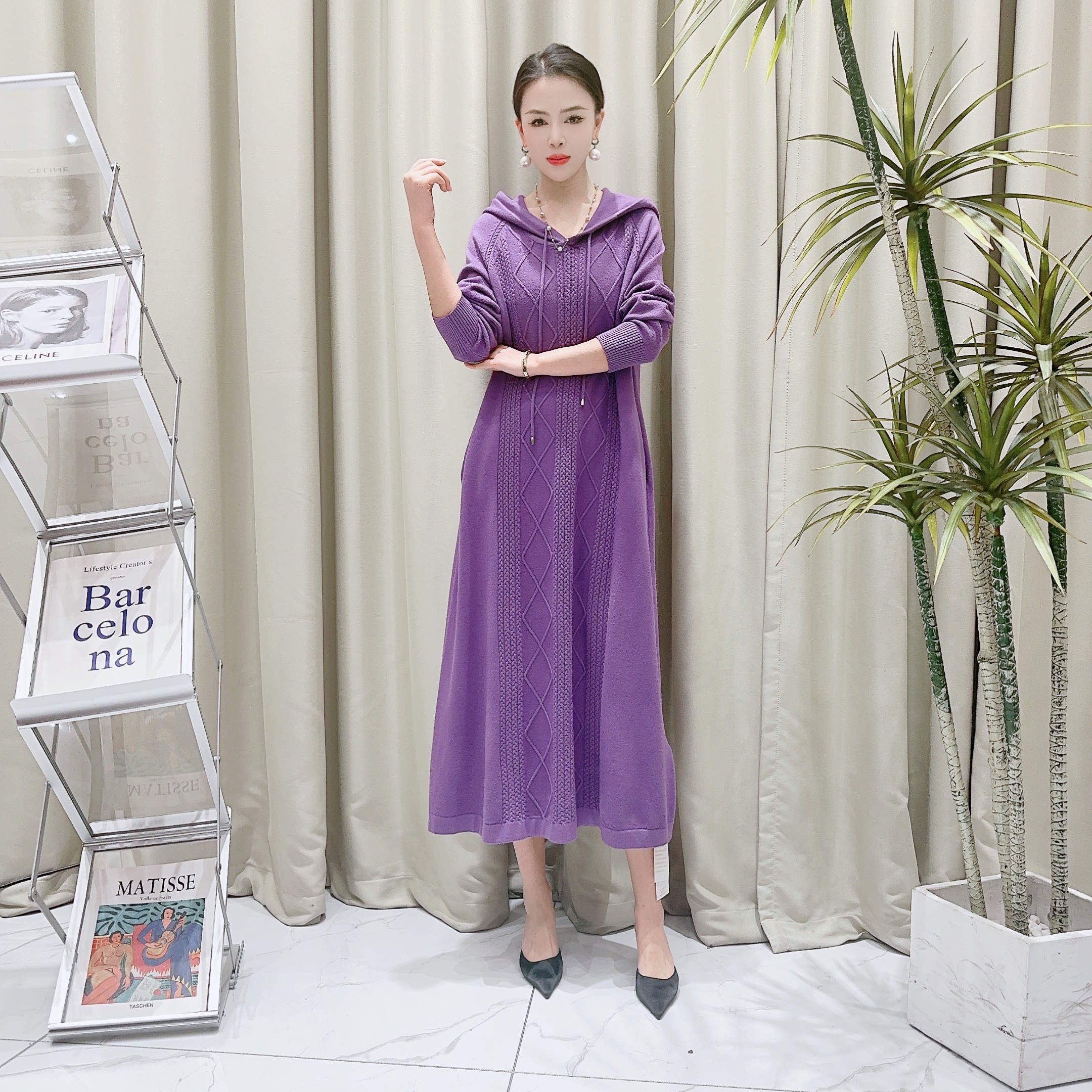 9132紫色时尚气质设计师秋冬长款轻奢针织带帽连衣裙