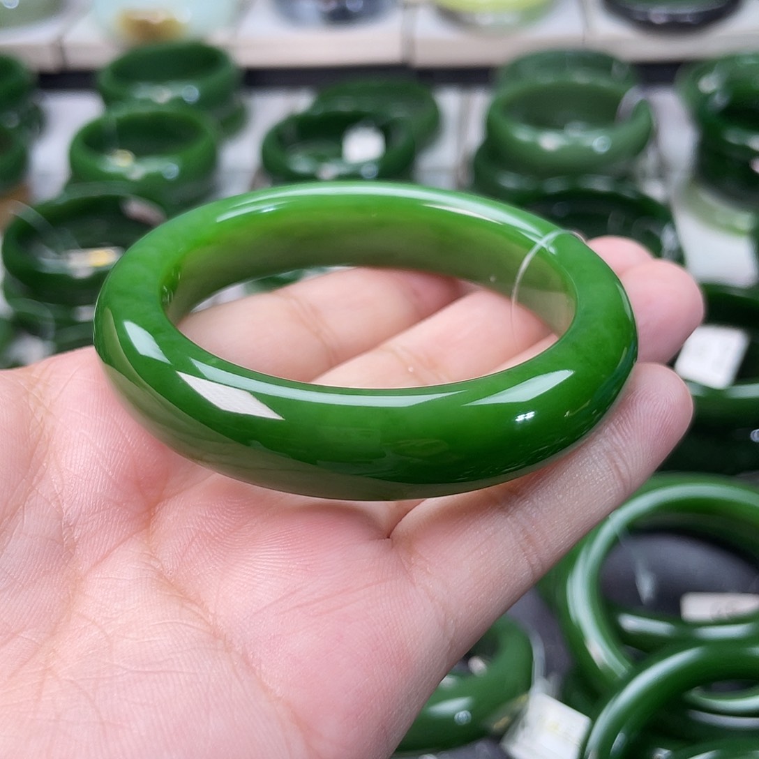 和田玉（碧玉）未镶嵌手镯