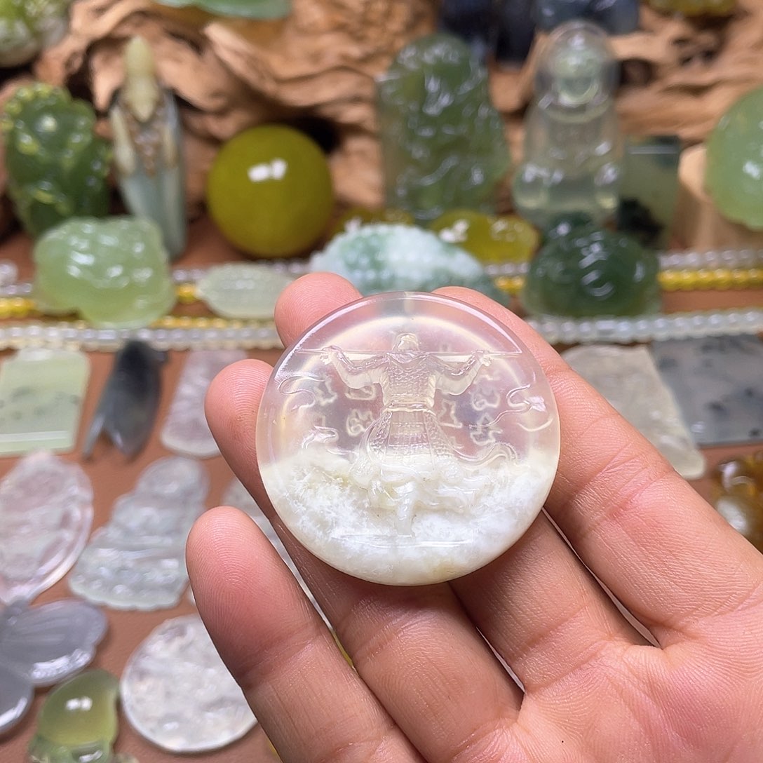 未镶嵌蛇纹石玉颈饰龙*忧